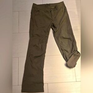 Prana Halle Womens olive green Convertible roll up pants, size 10.